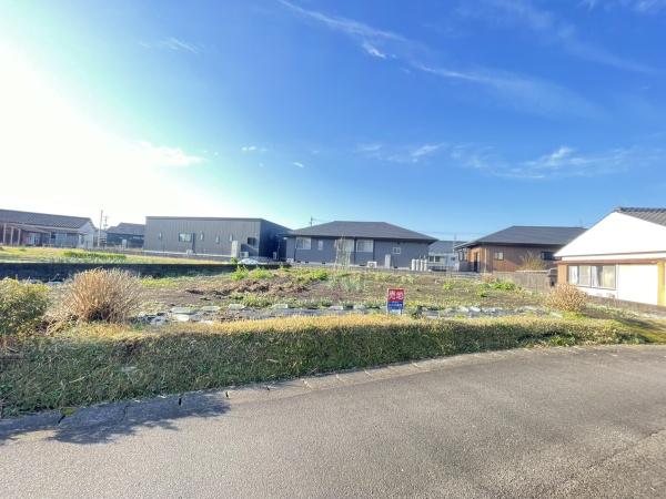 広々とした平坦地の売地です。