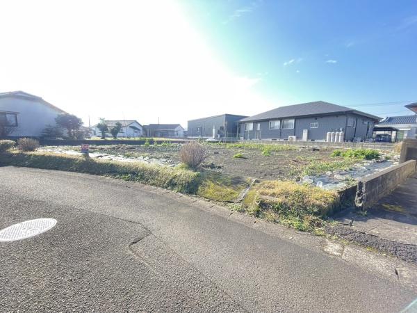 広々とした平坦地の売地です。