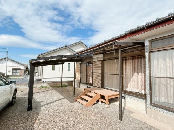 駐車スペースの確保された中古平屋建です