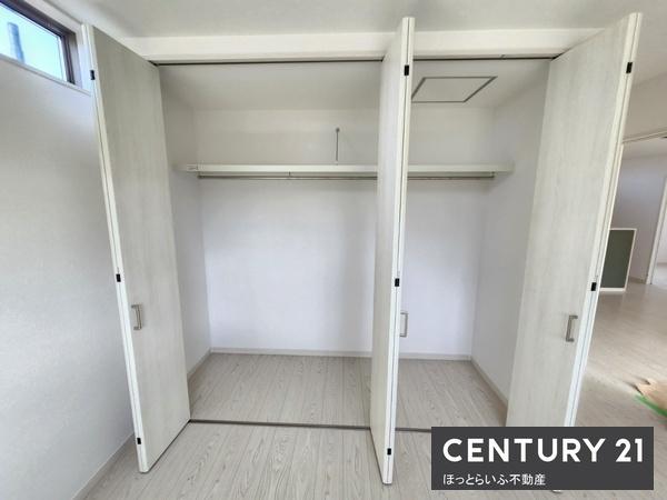 お子様が安心して遊べる庭がついた新築建売です