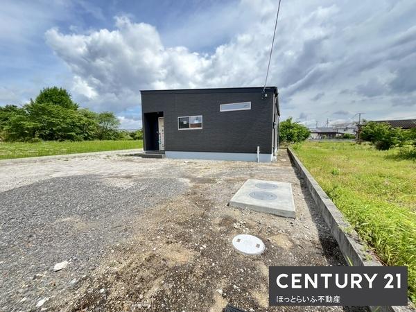 お子様が安心して遊べる庭がついた新築建売です