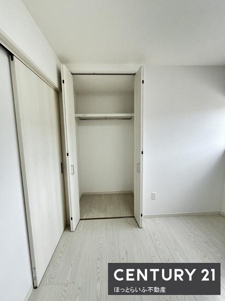 お子様が安心して遊べる庭がついた新築建売です
