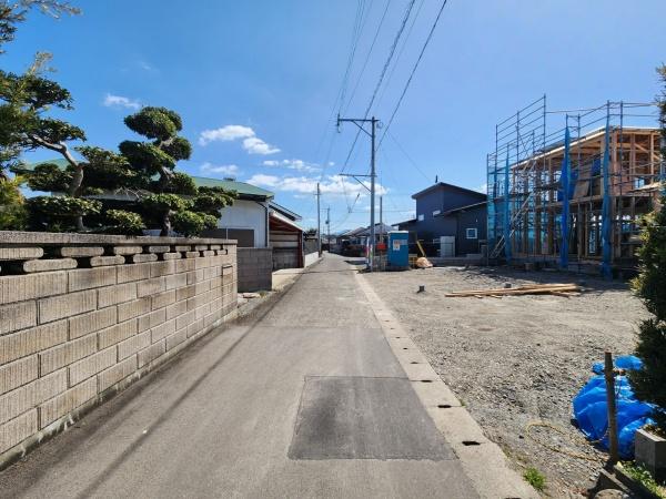 静かな環境でお子様も安心して遊べる二階建ての物件です
