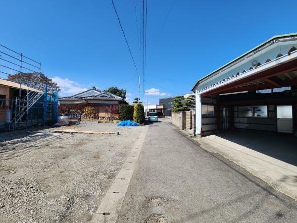 静かな環境でお子様も安心して遊べる二階建ての物件です
