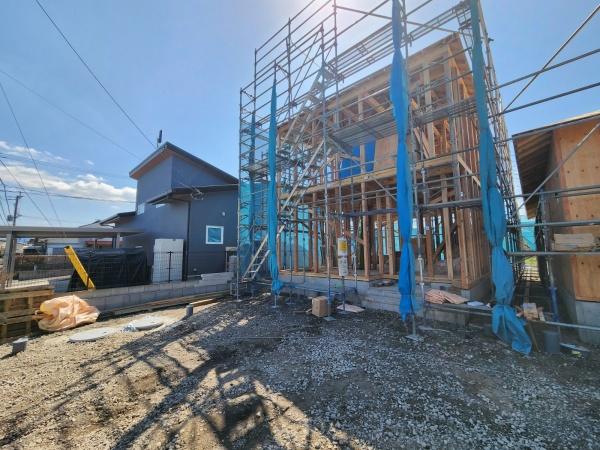 静かな環境でお子様も安心して遊べる二階建ての物件です