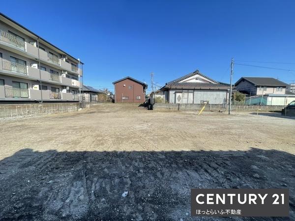 南向きの私道に面した売地。陽射しを利用した設計が可能