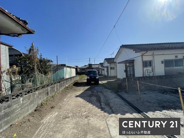 南向きの私道に面した売地。陽射しを利用した設計が可能