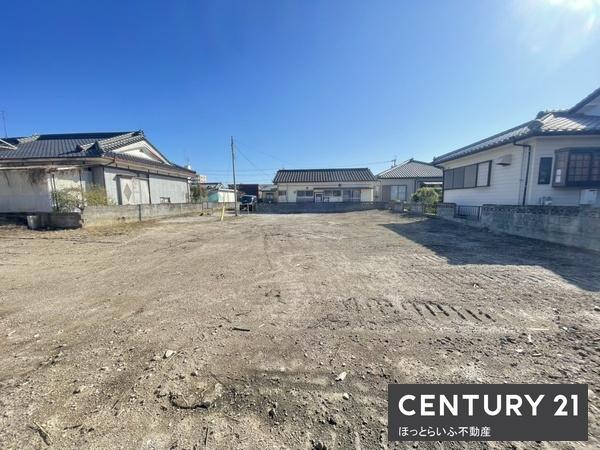 南向きの私道に面した売地。陽射しを利用した設計が可能