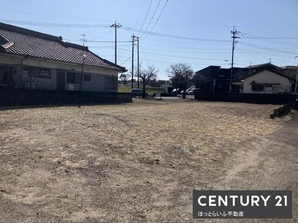 便利な立地にある広々とした土地です