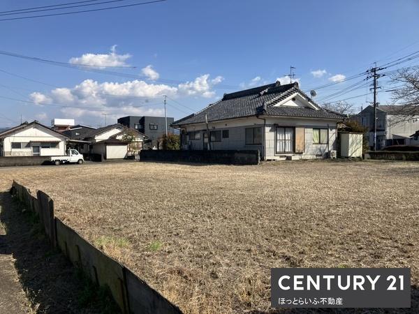 便利な立地にある広々とした土地です