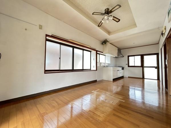 小学校近くの中古物件です