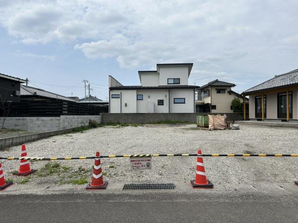 建築条件付きですが日当たりのいい場所です