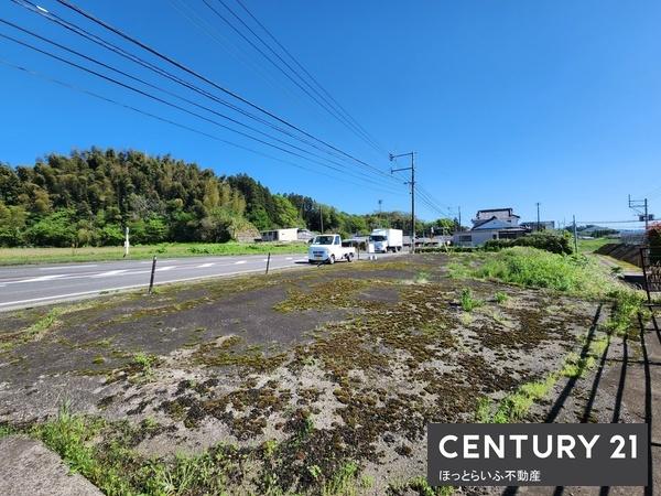 10号線沿いにあり資材置き場としての利用はいかがでしょうか