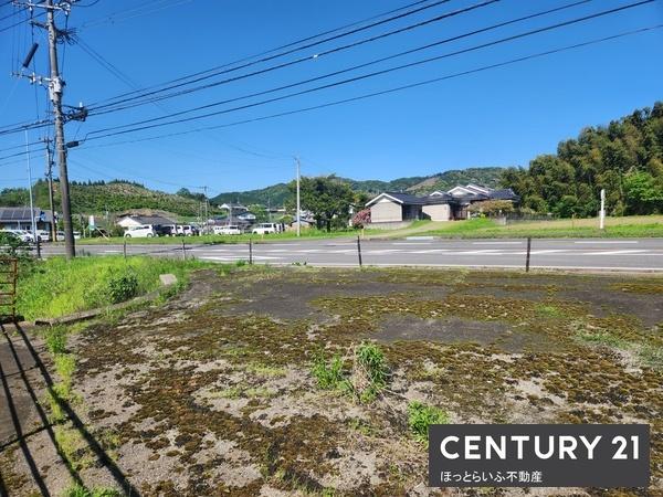 10号線沿いにあり資材置き場としての利用はいかがでしょうか