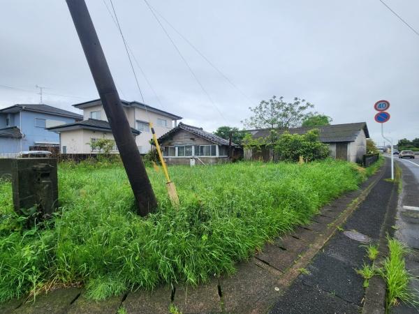 医療機関やスーパーまで徒歩圏内の立地にある土地です