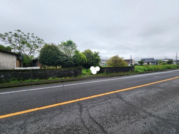 医療機関やスーパーまで徒歩圏内の立地にある土地です