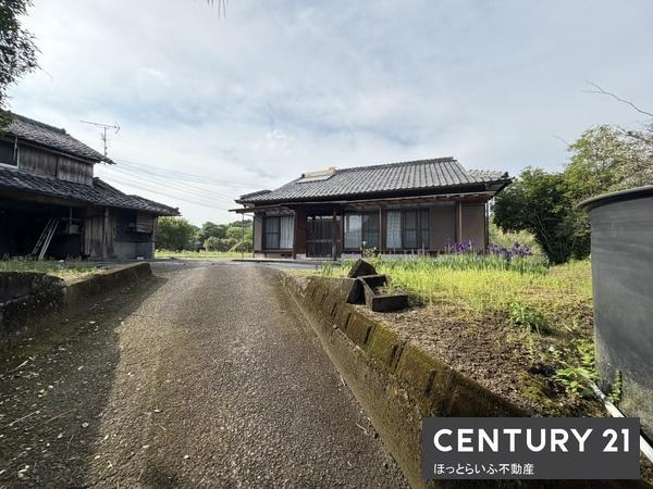 学校まで徒歩圏内　のどかな地域にいちする中古物件です