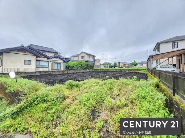 通学・買い物に便利な立地に位置する土地です