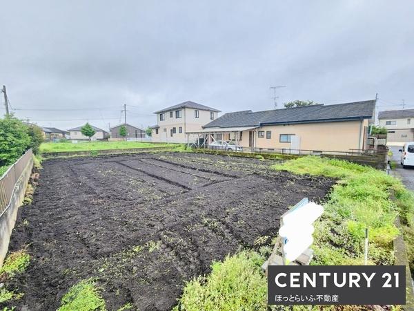 通学・買い物に便利な立地に位置する土地です