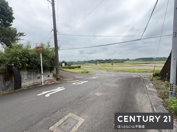 高台の静かな売地です