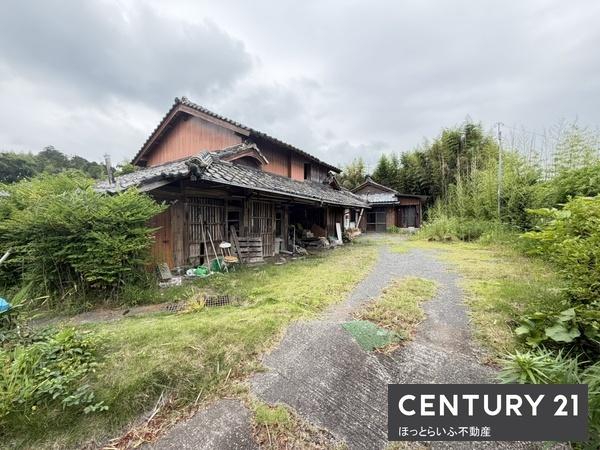 高台の静かな売地です