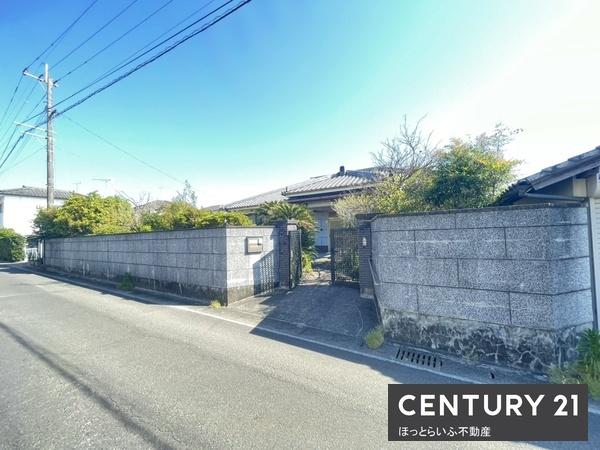 五十市小学校まで歩いてすぐ　好立地にある中古住宅です