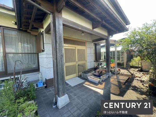 五十市小学校まで歩いてすぐ　好立地にある中古住宅です