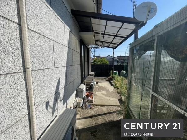 五十市小学校まで歩いてすぐ　好立地にある中古住宅です