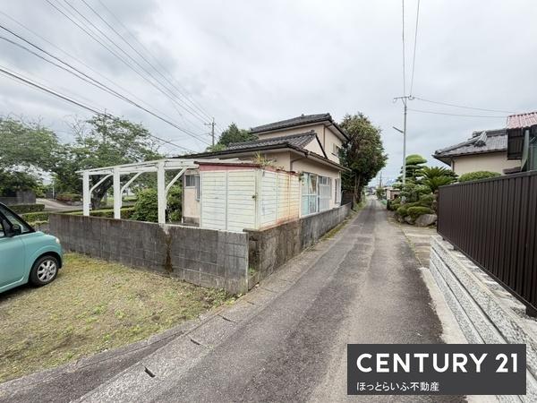 小中学校まで歩いてすぐの立地にある宅地です