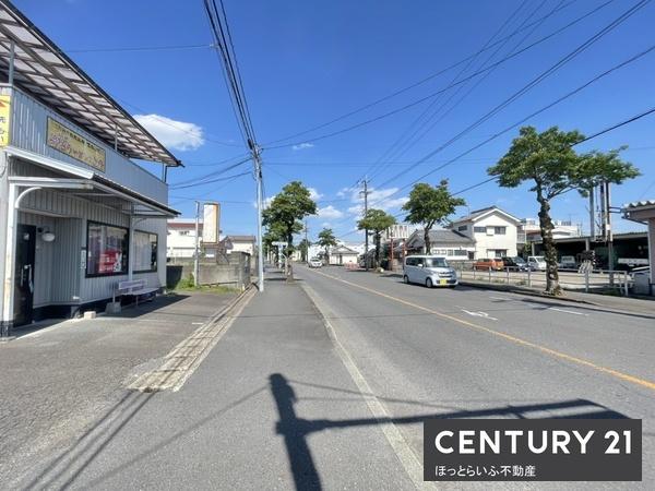 大通りにある視認性の店舗付き土地です