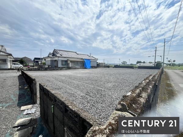 静かな場所に354坪の広い土地が出ました