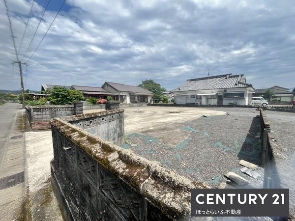 静かな場所に354坪の広い土地が出ました