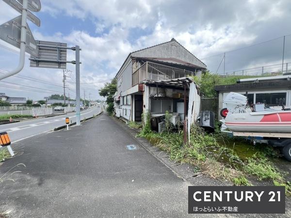 ご家族も安心　小学校すぐ近くに物件が出ました