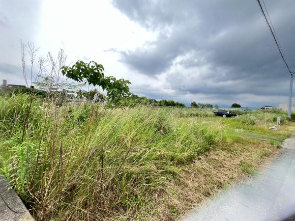 通りに面した土地で車の出入りがしやすい場所です