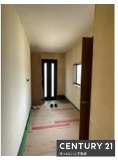 平屋建ての間取りは3LDKで、家族での生活に適しています。
