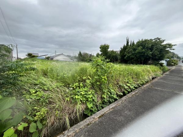 平坦地で前道も広く、さまざまな利用用途に適しています。