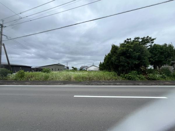 平坦地で前道も広く、さまざまな利用用途に適しています。