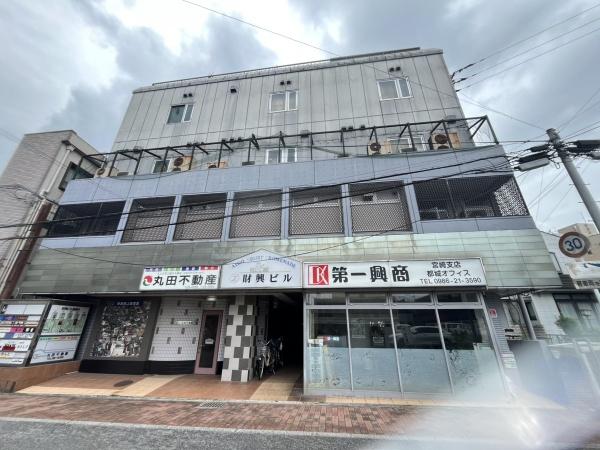 10号線にアクセス良好！事業用テナントビルのご紹介です。