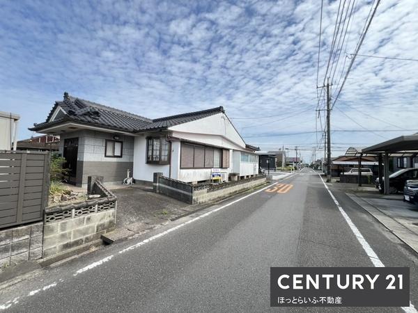 広々とした空間が魅力で、家族が快適に暮らせる設計です。