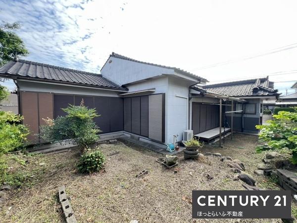 広々とした空間が魅力で、家族が快適に暮らせる設計です。