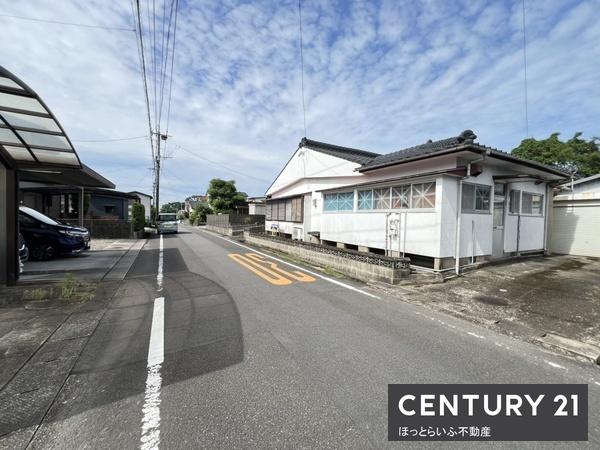 広々とした空間が魅力で、家族が快適に暮らせる設計です。