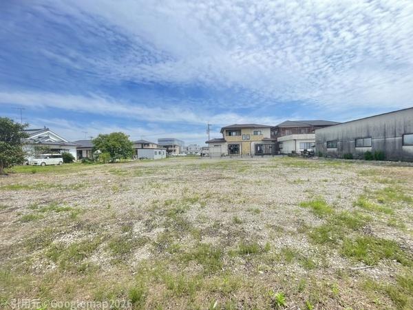 静かな場所に304坪の分割可能の土地がでました