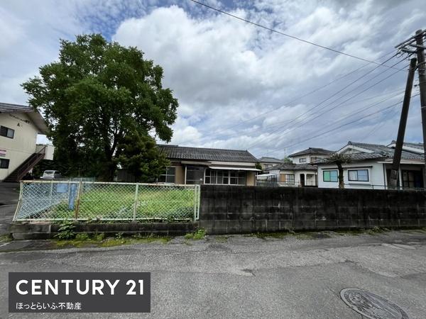 閑静な住宅街に佇む広々とした土地です