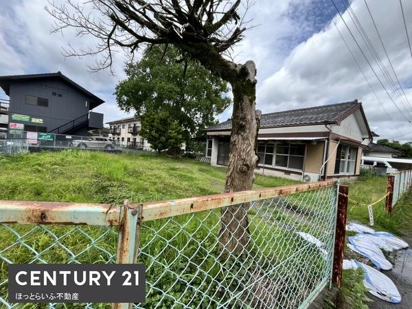 閑静な住宅街に佇む広々とした土地です