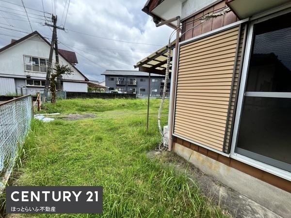 閑静な住宅街に佇む広々とした土地です