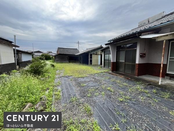 道路から入った静かな場所に土地が出ました