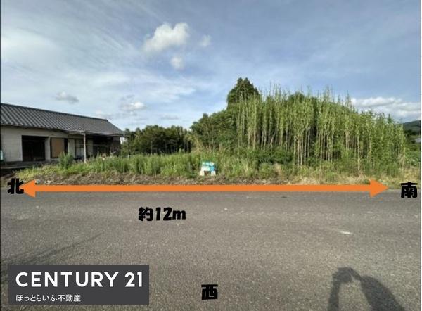 隣接地には畑が広がっており落ち着いた雰囲気が魅力です。