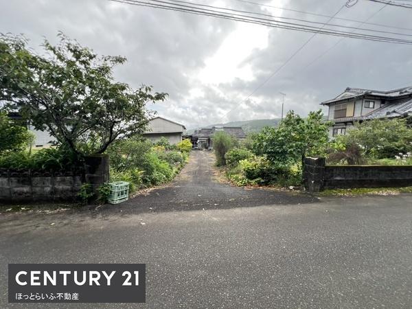 高校近くの住宅街にまとまった土地が登場しました
