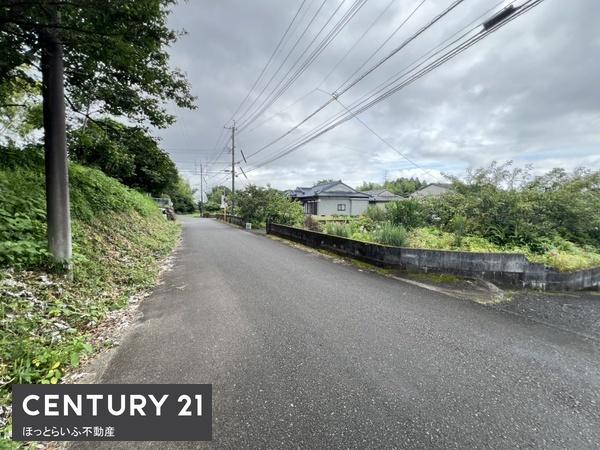 高校近くの住宅街にまとまった土地が登場しました