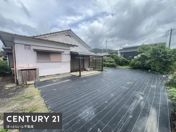 学校が近くにある広々間取りの中古物件です
